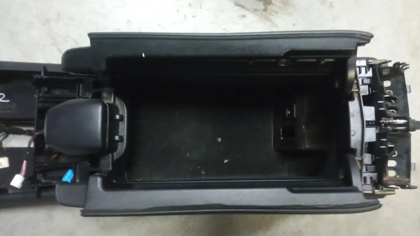 0005745021 DBAE534112 for Mercedes-Benz E  2013 Center console