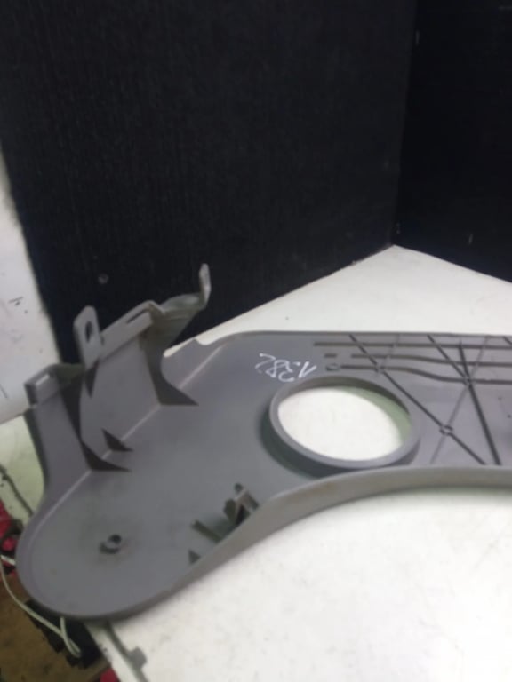 7H5881318H VW T5 COMFORT SEAT FRAME TRIM PLASTIC RIGHT