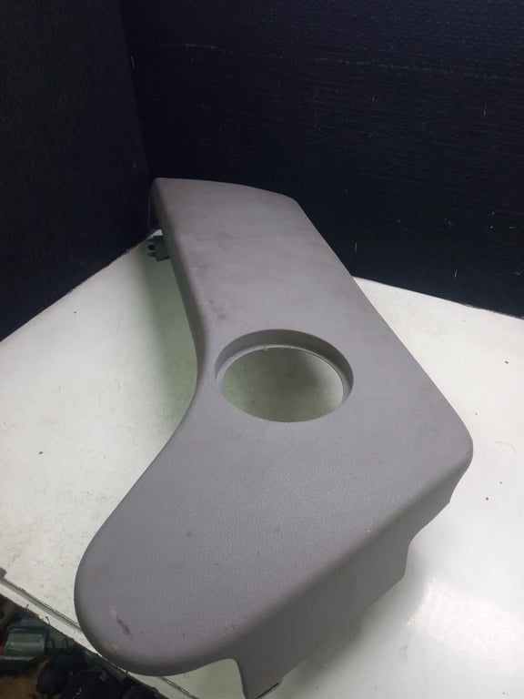 7H5881318H VW T5 COMFORT SEAT FRAME TRIM PLASTIC RIGHT