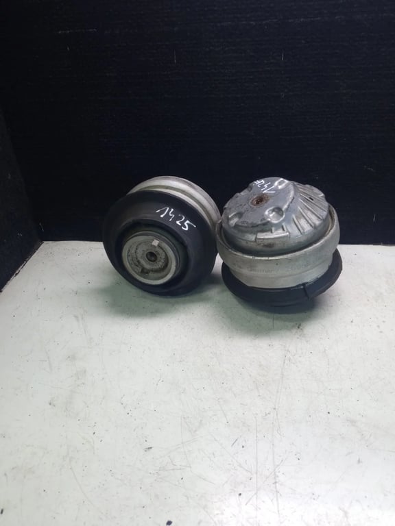 269698620 MB Engine mount bracket