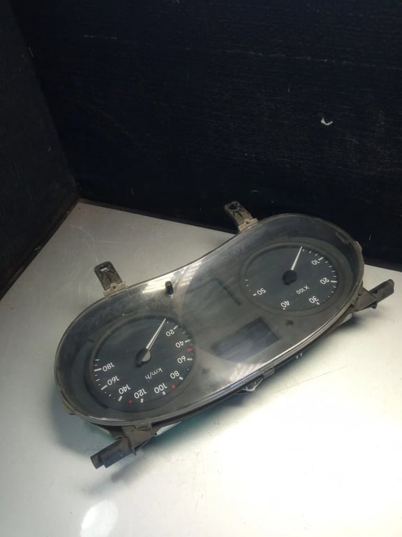 21670916 P8200467952 INSTRUMENT CLUSTER for RENAULT