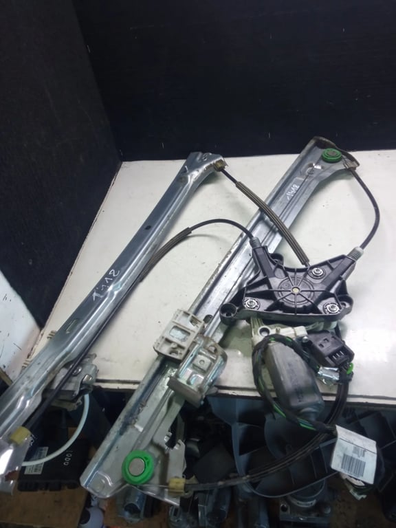 A6395406809 928794-101 774-60265-01 MB Window Regulator