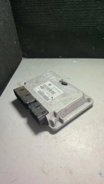 036906034Q 1AR3YX22B ECU for AUDI A2