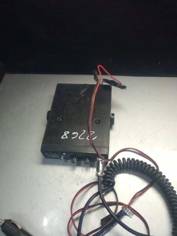 Vehichle MIDLAND ALAN 102 CB RADIO