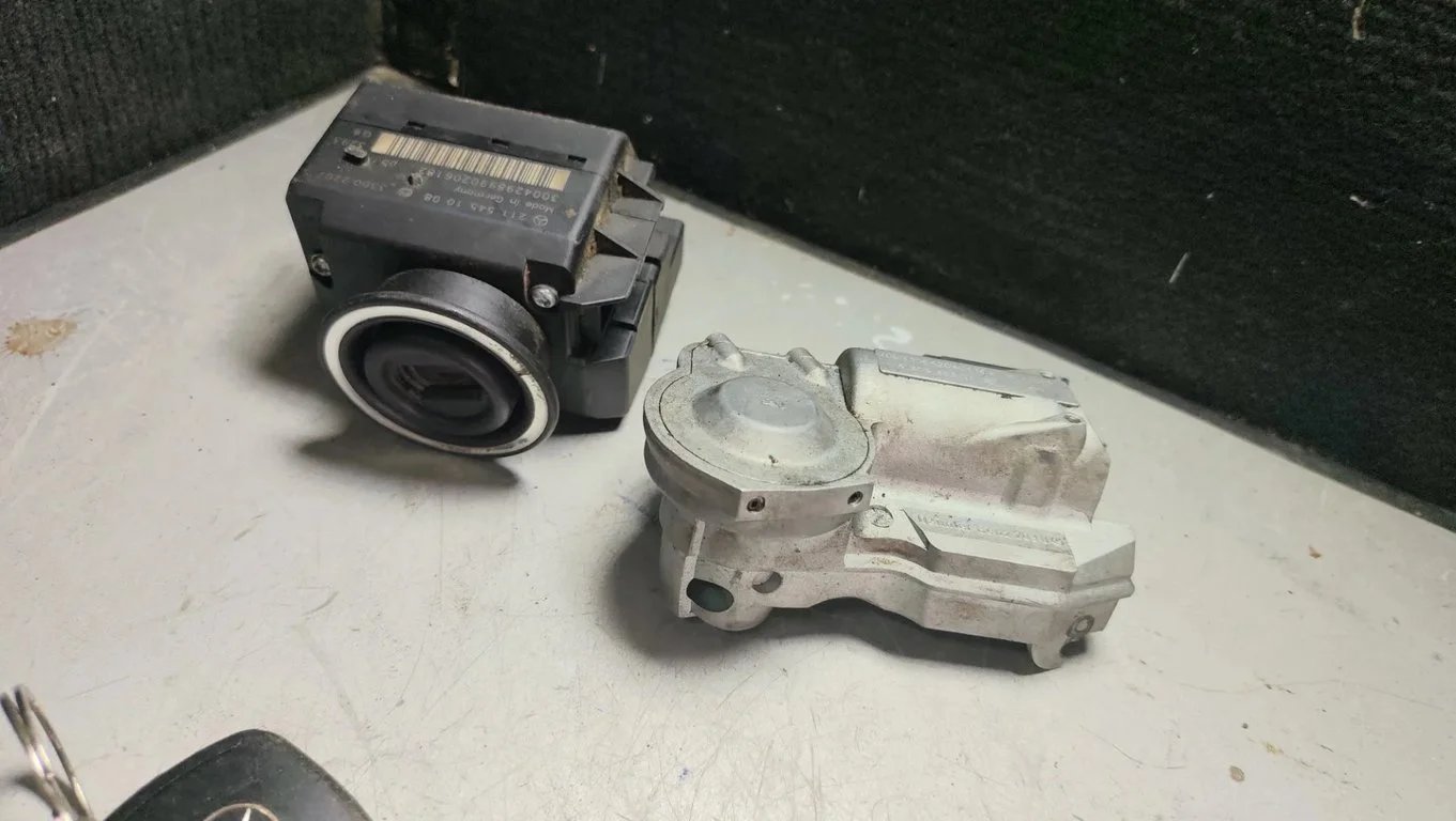 2115451008 A2034621130 IGNITION LOCK AND KEY for MB