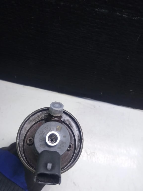 16600 DB002 0445110 FUEL INJECTOR