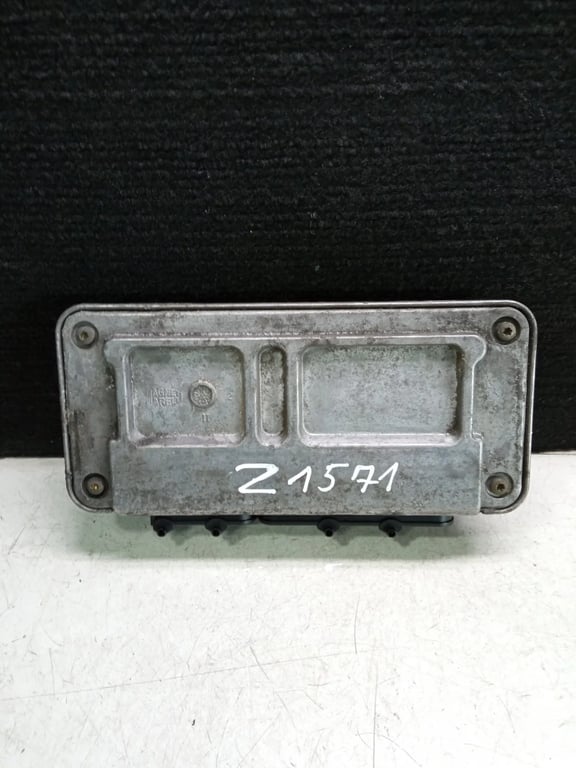 030906034S 5NRN6R7BG 61601.739.08 ECU for VW FOX