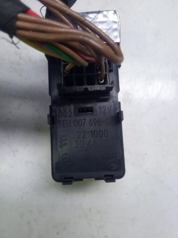 8EU 007 696 0005425311 MB HEATER CONTROL MODULE