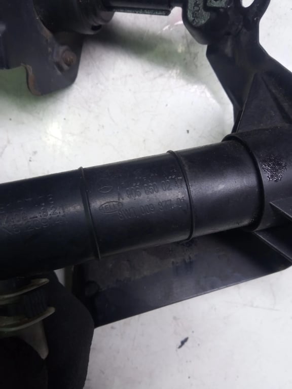 A9068690214 A9068690314 VW headlight washer spray nozzle