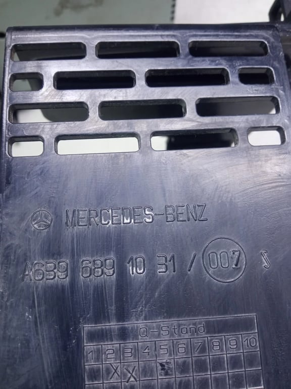 A9068200886 A6396891031 radio player with mount bracket for MB