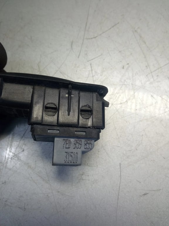 7H5959539 7E0959855 Switch window single VW T5 Transporter