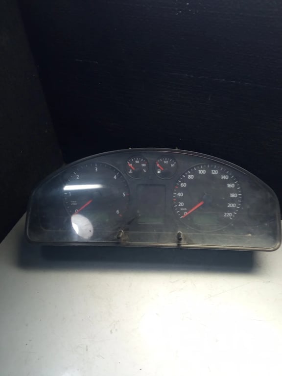 88311346 INSTRUMENT CLUSTER for VW
