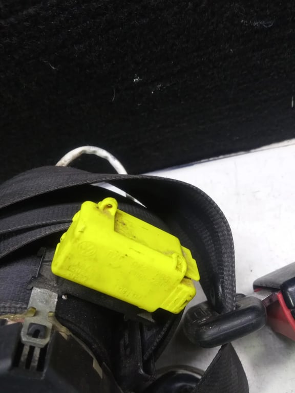 7H0857806FRAA seatbelt for VW