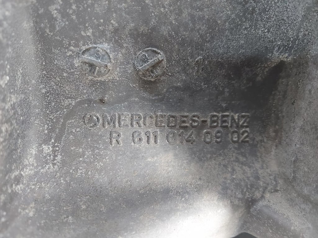 R6110140902 A0041535228 MERCEDES BENZ oil pan