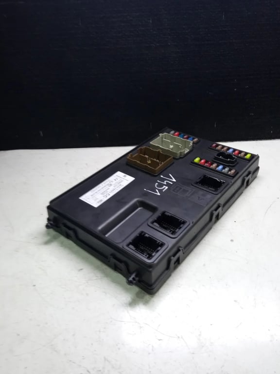 8C1T-14A073-CC 2.4 2008 fuse box for FORD TRANSIT