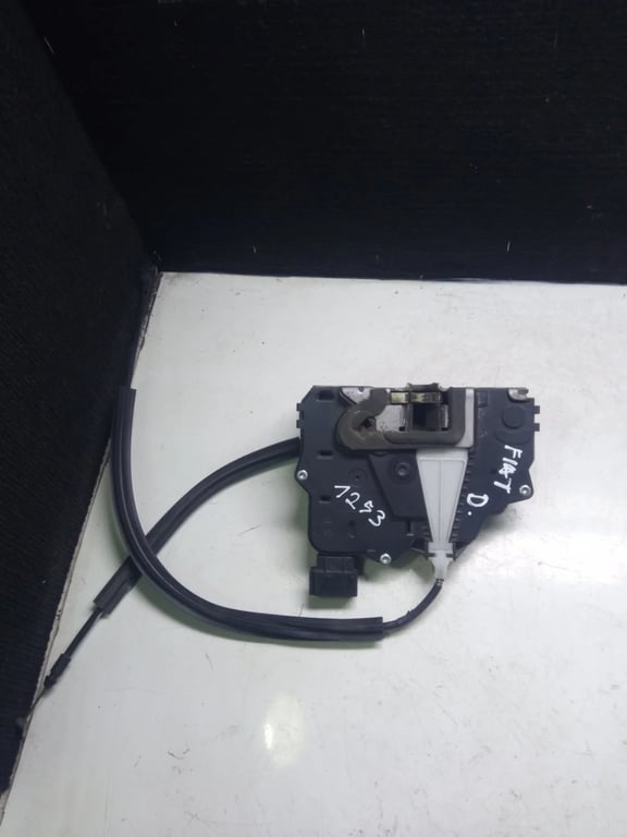 1350147080 FIAT front door lock right