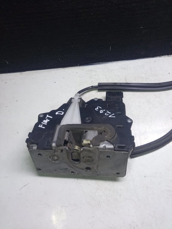 1350147080 FIAT front door lock right