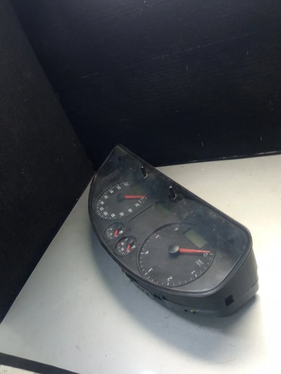 88311346 INSTRUMENT CLUSTER for VW