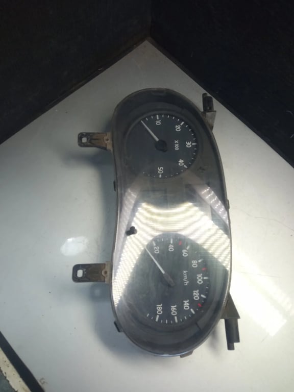 21670916 P8200467952 INSTRUMENT CLUSTER for RENAULT