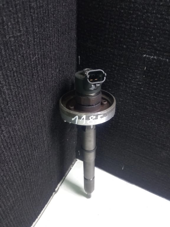 16600 DB002 0445110 FUEL INJECTOR
