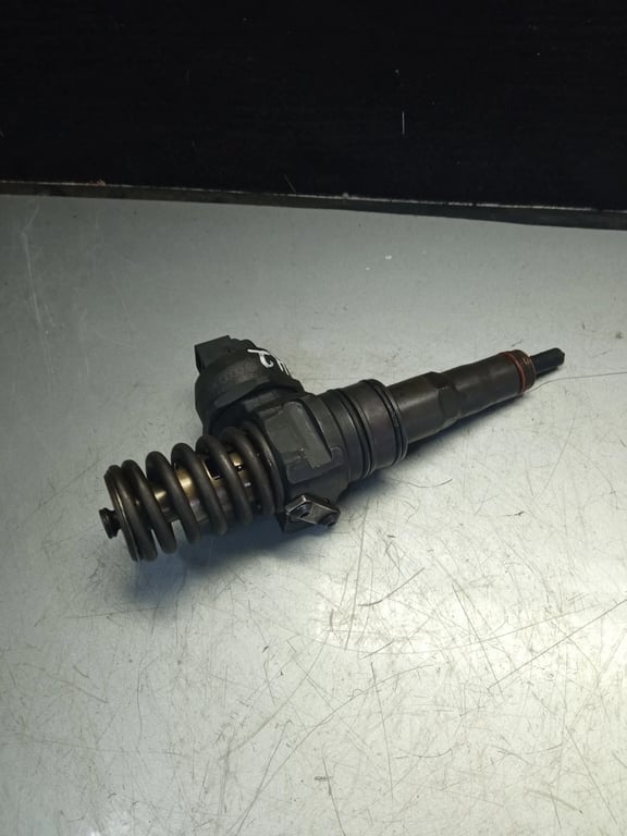 07Z130073F 13704TR 0414720210 FUEL INJECTOR for VW AUDI