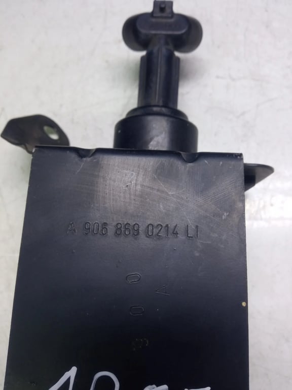 A9068690214 A9068600247 headlight washer spray nozzle