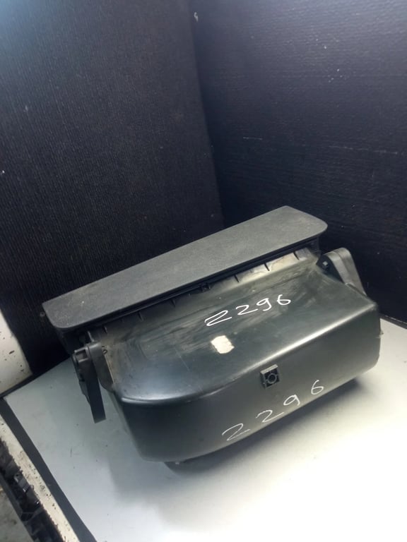 7H5858721A glove compartment for VW