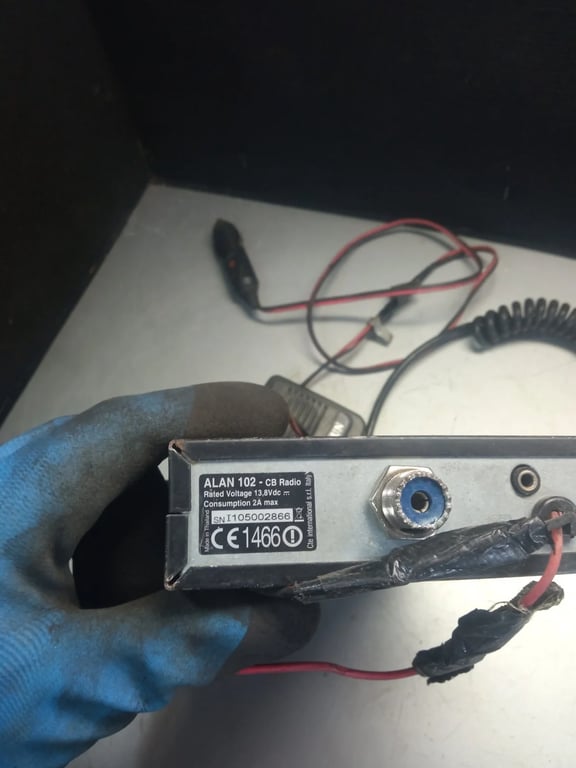 Vehichle MIDLAND ALAN 102 CB RADIO