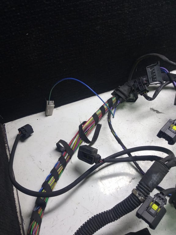 A0001501415 A6395407635 A6390017099 MB engine wiring harness