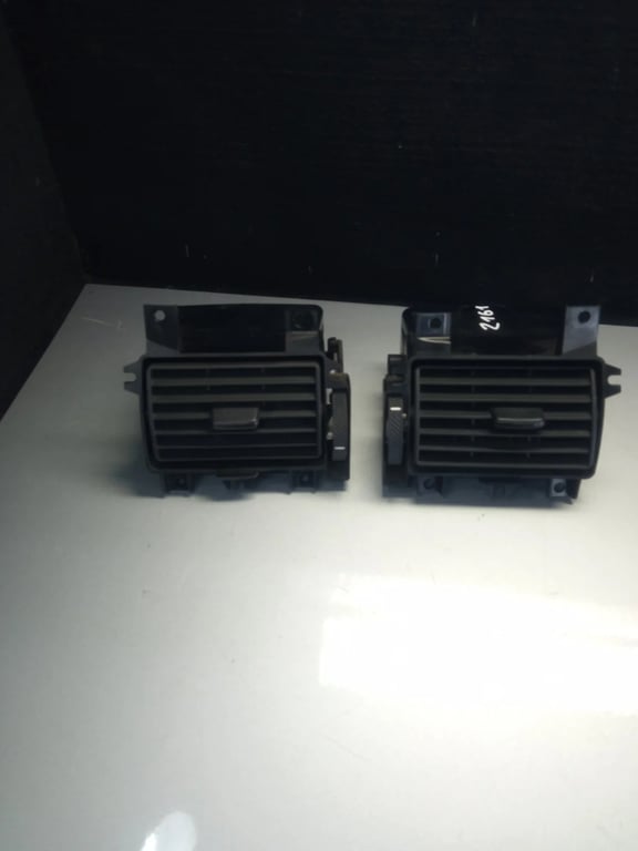 6C11-19C893-AB 6C11-19C696-AB AIR VENT for FORD