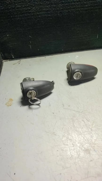 A9067600005 2 FRONT DOOR LOCKS FOR MB, VW