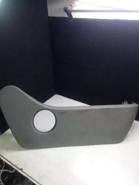 7H5881318H VW T5 COMFORT SEAT FRAME TRIM PLASTIC RIGHT