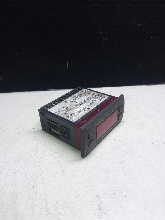 IC974 IC24WI0TAD301 THERMOSTAT CONTROLLER