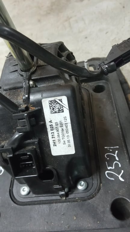 2H1713025A 2014 Volkswagen AMAROK Automatic Gear Shift Lever