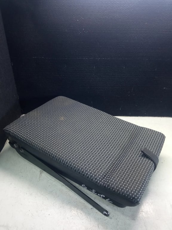 ARMREST CUPHOLDER FOR MB SPRINTER