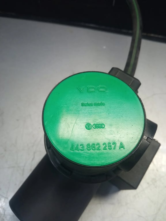 443862257A VACUUM PUMP for VW