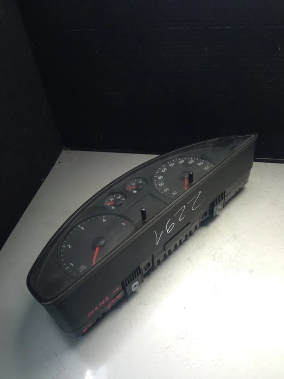 88311346 INSTRUMENT CLUSTER for VW