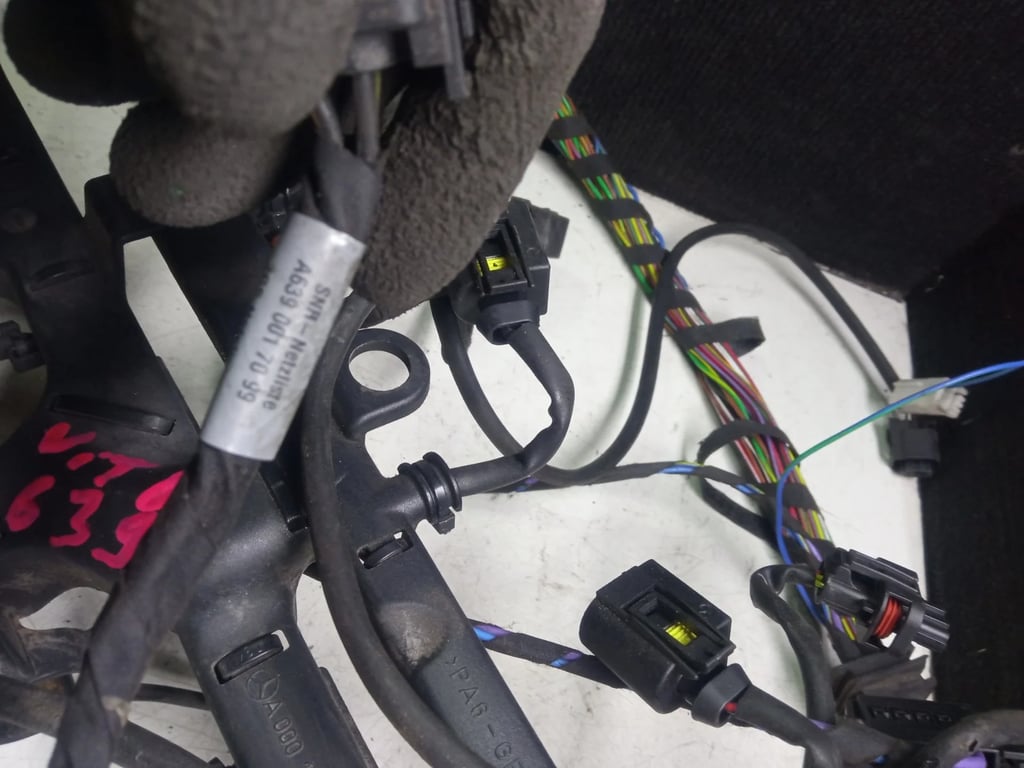 A0001501415 A6395407635 A6390017099 MB engine wiring harness