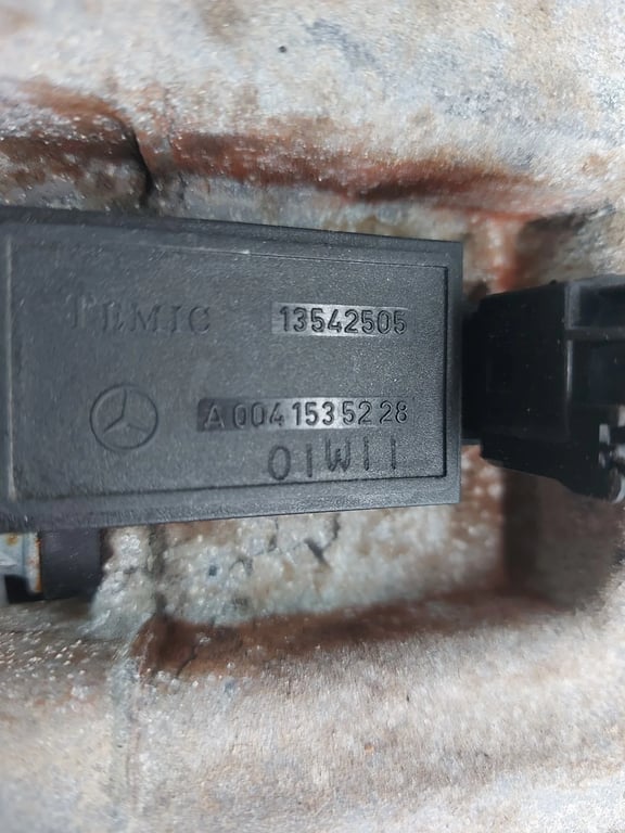 R6110140902 A0041535228 MERCEDES BENZ oil pan