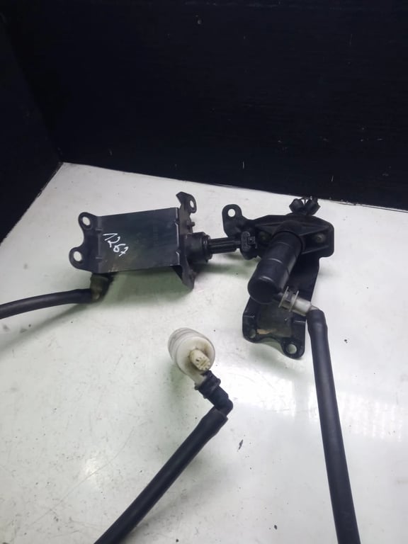 A9068690214 A9068690314 VW headlight washer spray nozzle