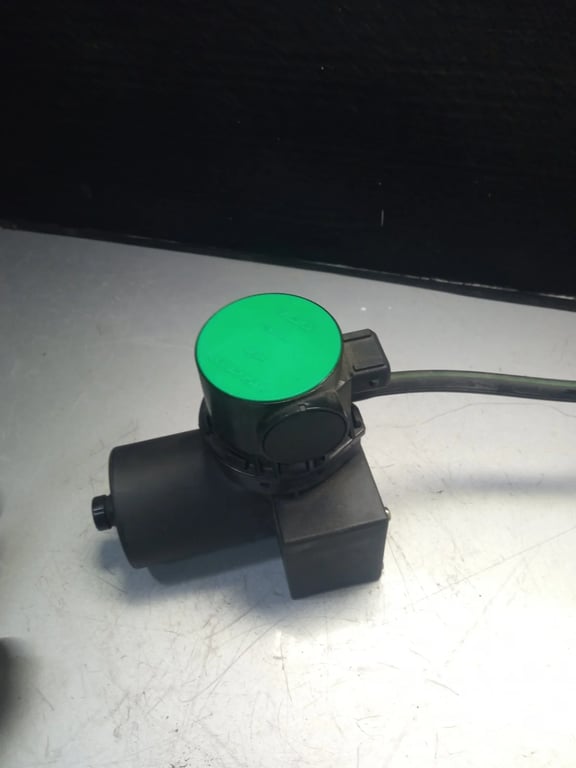 443862257A VACUUM PUMP for VW