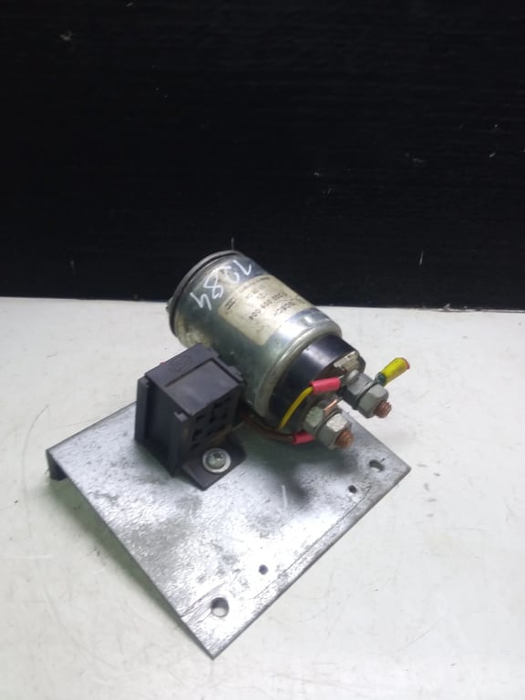 0333009004 Genuine Marcedes-Benz Sprinter Starter Solenoid