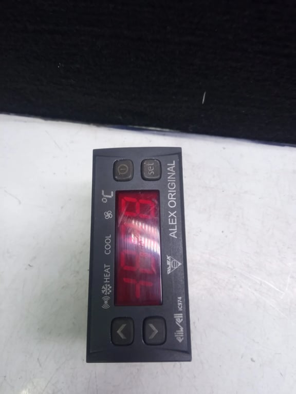 IC974 IC24WI0TAD301 THERMOSTAT CONTROLLER