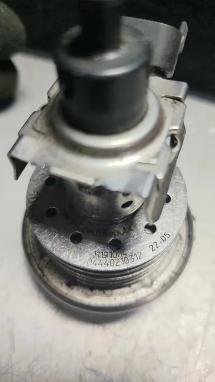 A0004901013 01694834031 11191004 FUEL INJECTOR for MB