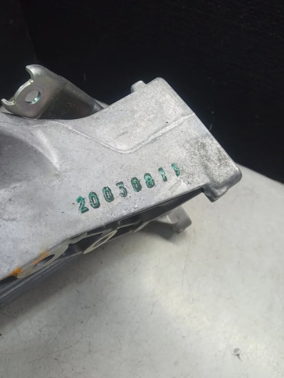 A6512011109 ALTERNATOR PULLEY SUPPORT BRACKET for MB