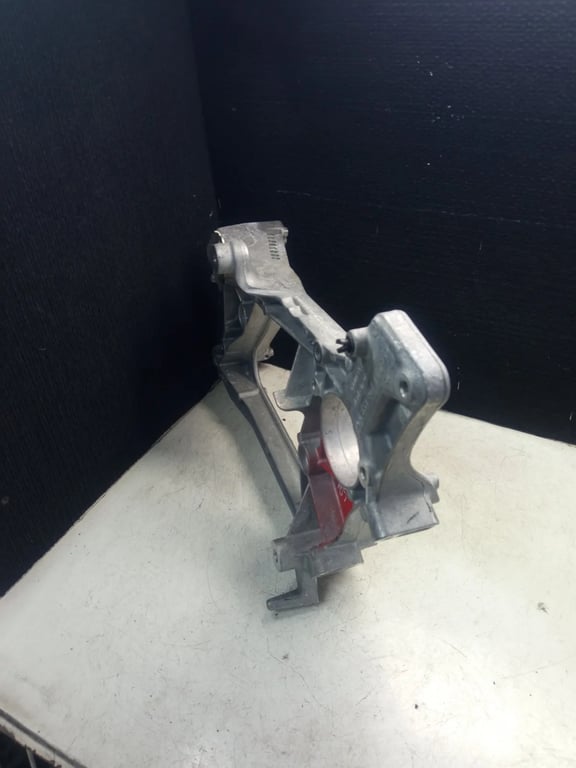 A6512011109 ALTERNATOR PULLEY SUPPORT BRACKET for MB