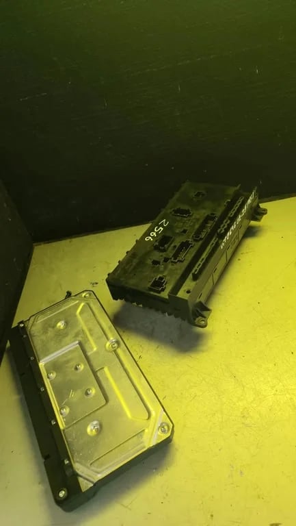 6395450301 A6395450101 FUSE BOX and SAM UNIT for MB