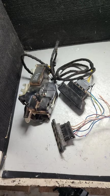 456208004 A056271 6398200654 SLIDING DOOR LOCK for MB
