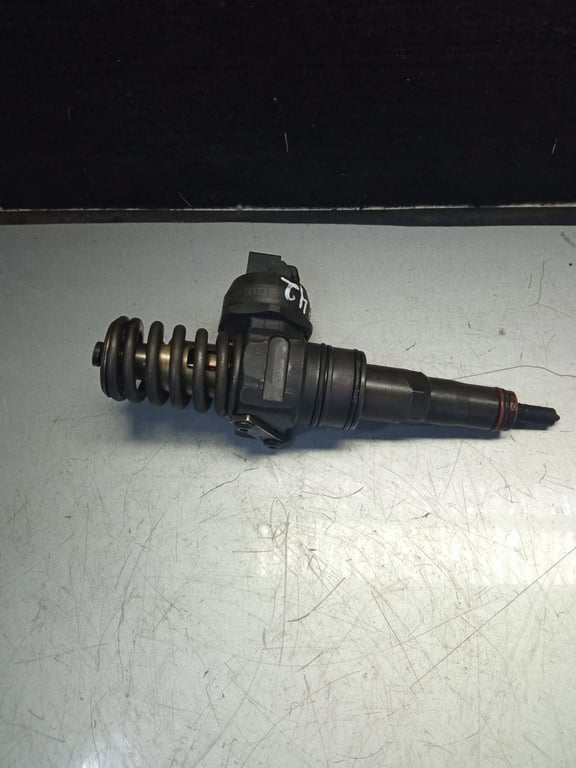 07Z130073F 13704TR 0414720210 FUEL INJECTOR for VW AUDI