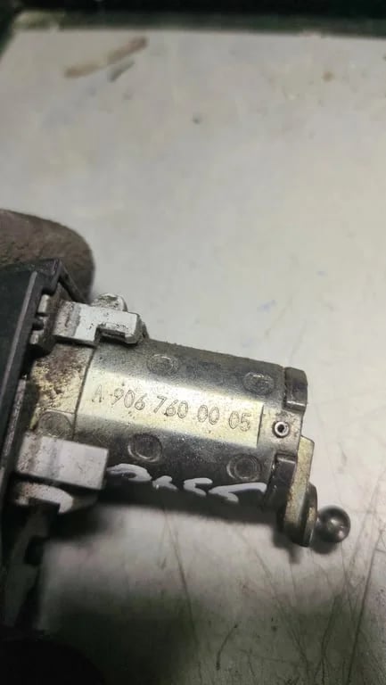 A9067600005 2 FRONT DOOR LOCKS FOR MB, VW